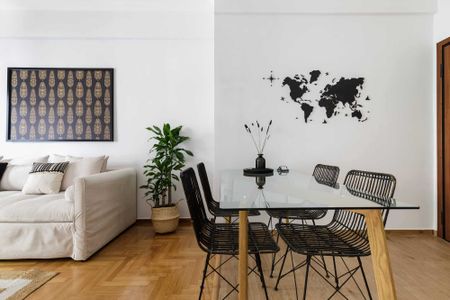 Urban 2BD Apartment in Koukaki - Photo 5