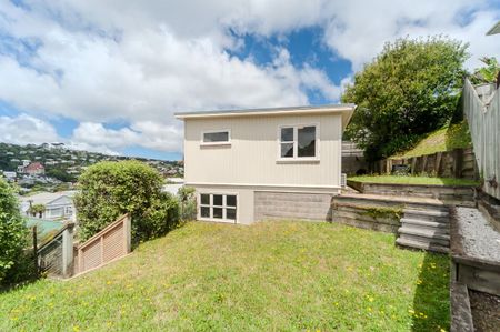 Large split level home in Island Bay - Photo 4