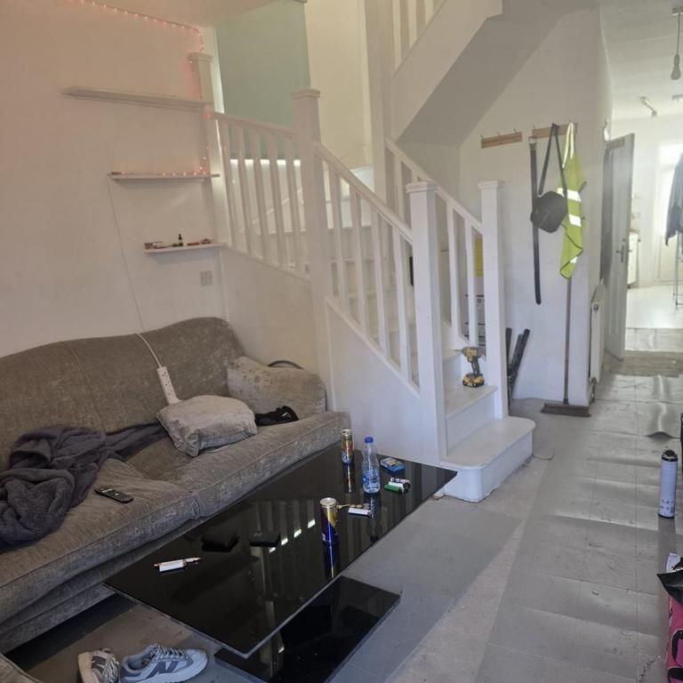 2 bedroom end of terrace house to rent - Photo 1