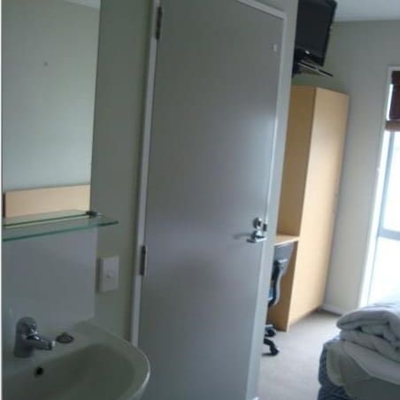 Fully Furnished Unit In Central Location - Photo 1