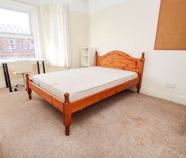 Winton, Bournemouth - Photo 4