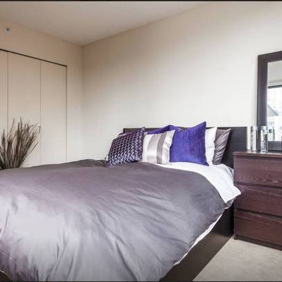 FULLY FURNISHED, modern 2 Bed & den 700 sq ft (Yaletown) - Photo 3