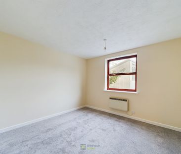 Victoria Road South, Farriers Court, PO5 - Photo 2