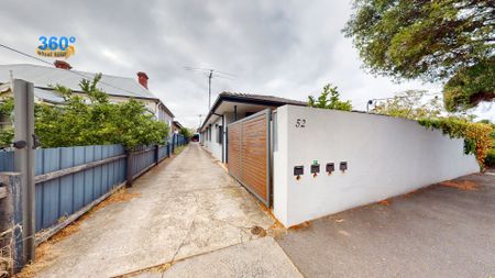 Charming 2-Bedroom Residence in Prime Brunswick Location - Photo 2