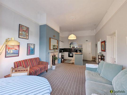 3 bedroom flat to rent - Photo 1