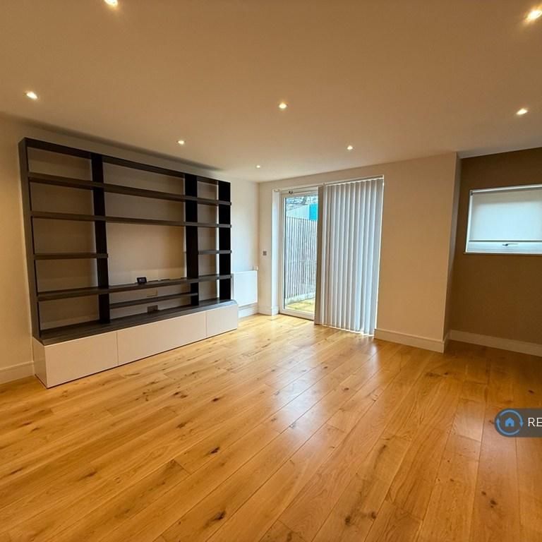 4 bedroom terraced house to rent - Photo 1
