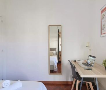 Room in a shared 7-bedroom apartment for rent in Lisbon, perfect for professionals and students - Foto 6