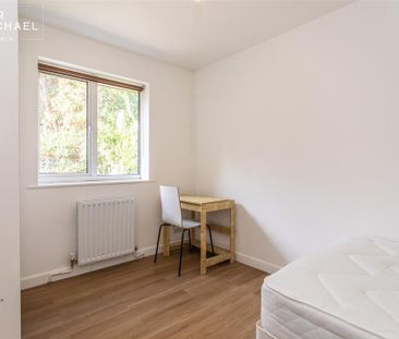 5 bedroom semi-detached house to rent - Photo 4