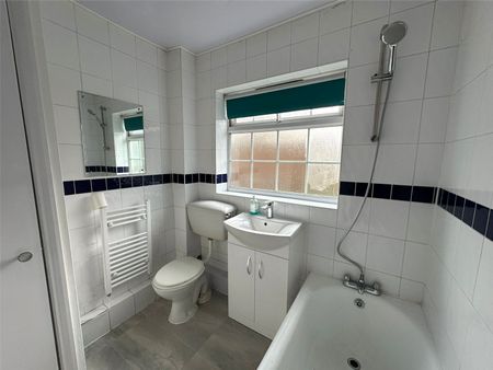 Connaught Road, Fleet, Hampshire, GU51 - Photo 5