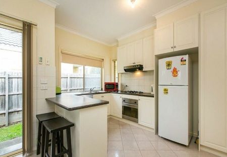 LOVELY THREE BEDROOM HOME IN IDEAL LOCATION - Photo 3