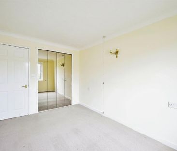 1 bedroom retirement property to rent - Photo 5