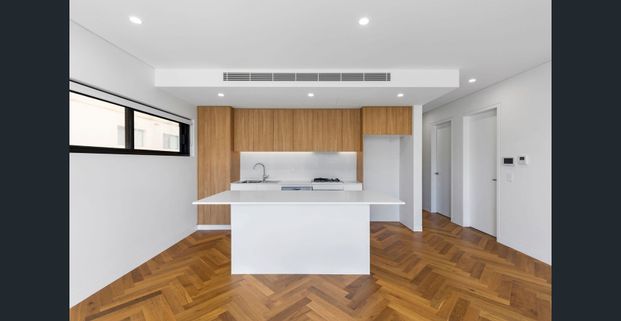 Peaceful Top-Floor Luxury 3-Bedroom Apartment Quietly Positioned at the Rear of the Building - Photo 1