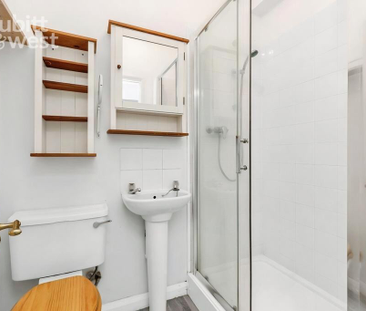 4 bedroom end of terrace house to rent - Photo 1