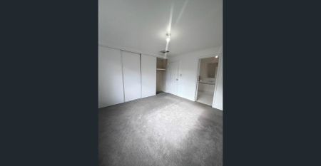 Comfortable & Convenient 3-Bedroom Home – Close to Everything! - Photo 2