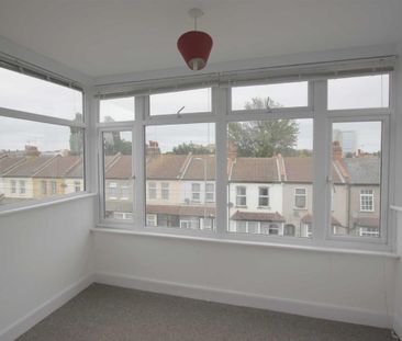 Southview Drive, Westcliff On Sea - Photo 2