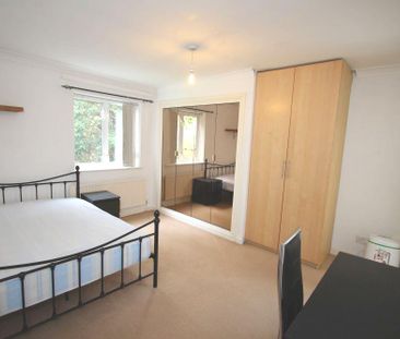 3 bedroom flat to rent - Photo 4
