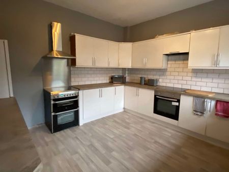Large Rooms Newly Refurbished 10 Bed HMO St Johns Room 4 - Photo 5