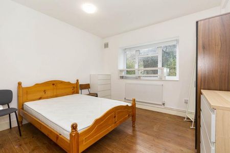 Located in the heart of Shoreditch a modern 2 bedroom flat - Photo 5