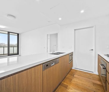 Immediate Waterfront Luxury - Photo 6