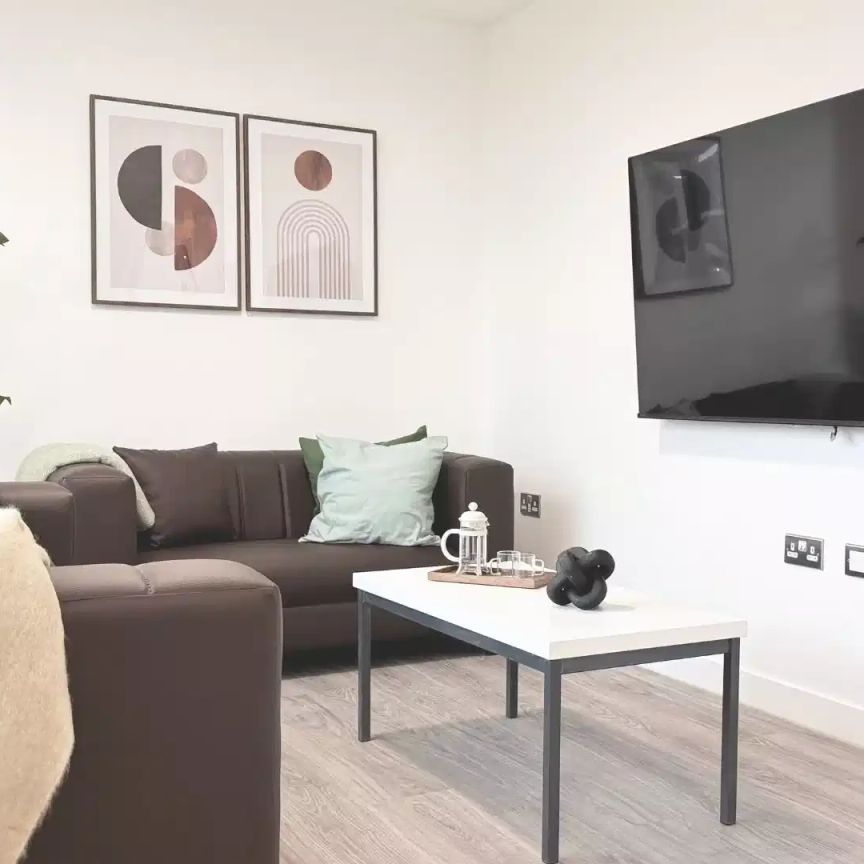 Classic 6 Bed Upper Floor - Ensuite - Photo 1