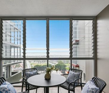 Modern and Spacious Two Bedroom Apartment 300M From Train Station a... - Photo 3