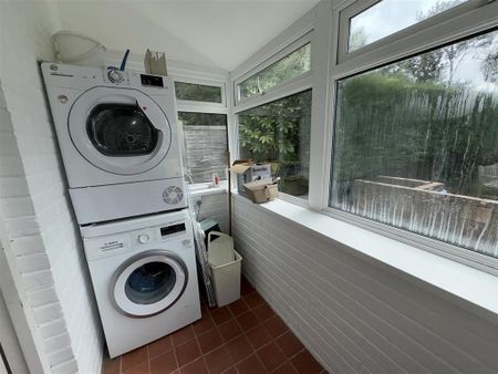 3 bedroom detached house to rent - Photo 4
