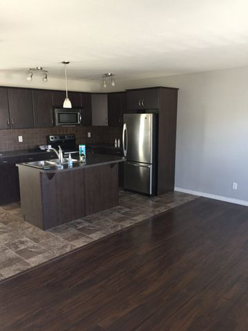 Sylvan Lake Townhome – 4 Bedroom/ 2.5 bath – Pet friendly - Photo 3