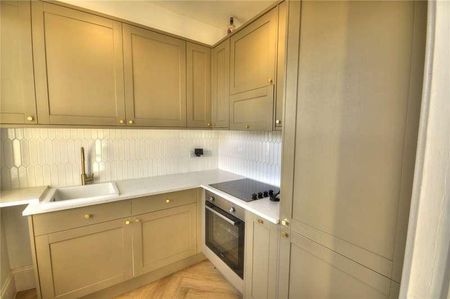 Peperharow Road, Godalming, Surrey, GU7 - Photo 3