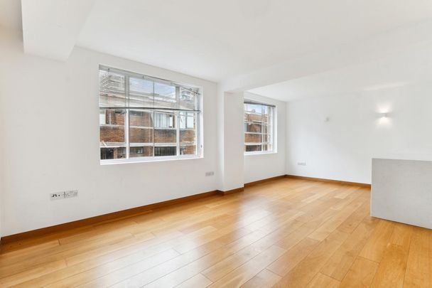 2 bedroom flat in London - Photo 1