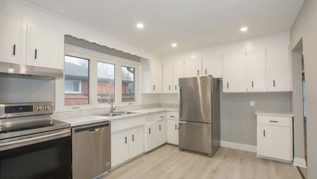 $2,350 / 3 br / 1 ba / 980 sqft 3BR Duplex in Hamilton - Photo 4