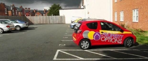 Ground floor 2-bed apartment with separate lounge, fitted kitchen, bathroom with 3-piece suite, and en-suite to master. Next to Rolls Royce, bus route to city centre, easy access to A38, A50, M1. EPC B, Council Tax Band B. Available from 15.11.2025. Must be viewed. - Photo 1