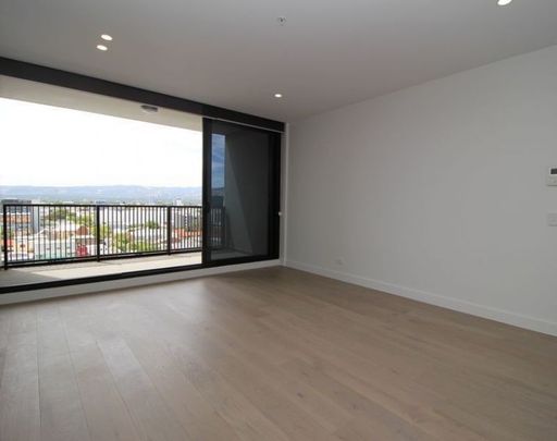 Modern City Apartment with Spectacular Views! - Photo 1