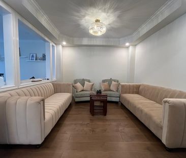 For Lease - 3570 Fountain Park Avenue, Mississauga, Ontario - Photo 3