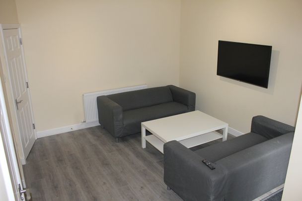 5 Bed Terraced House, Crofton Street, M14 - Photo 1