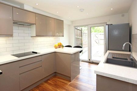 1 bedroom in a house share to rent - Photo 5