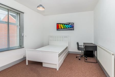 3 bedroom house to rent Florence Street, Newcastle, ST5 - Photo 3