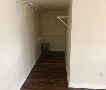 1 Bedroom - Photo 3