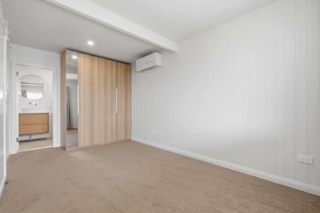 Brand New Apartment - Sublime Position - Direct Waterfront Access Electricity, Water & all Garden care included in Lease - Photo 5