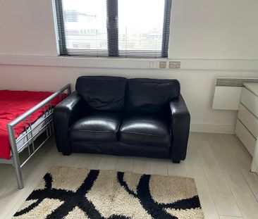 Studio to rent - Photo 2