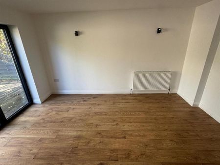 4 bedroom semi-detached house to rent - Photo 4