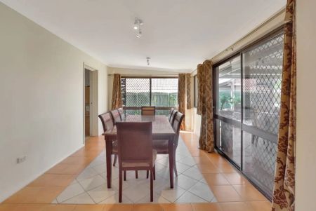 “Modern family Home at a convenient location!” - Photo 3