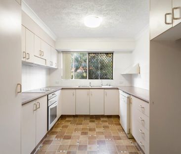 Great Size Two Bedroom Unit - Photo 3