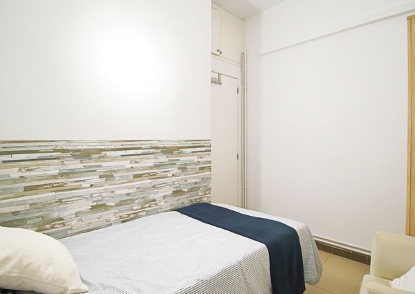 Newly renovated and furnished 2 minutes from Sagrada Familia.