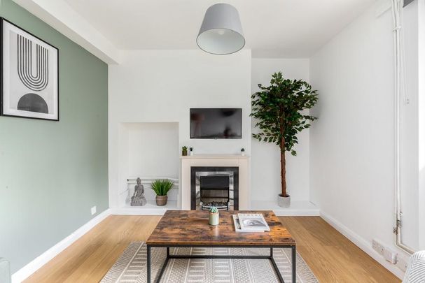 2 bedroom ground floor flat to rent - Photo 1