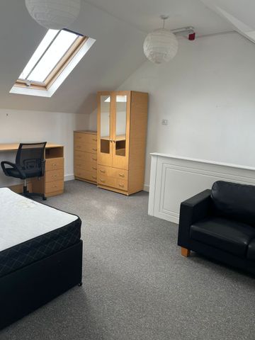 6 Bed Student Accommodation - Photo 2