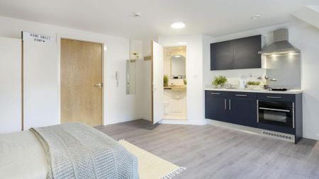 1 bedroom in a flat share to rent - Photo 5