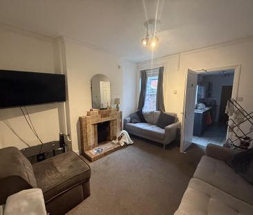 4 bedroom terraced house to rent - Photo 1