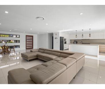 15 Bombala Street, Broadbeach Waters QLD 4218 - House For Rent | Do... - Photo 6