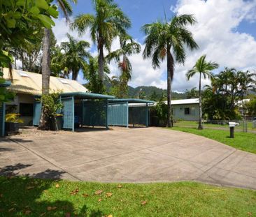 Large 1 Bedroom Townhouse with white goods - Photo 2