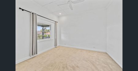 Three Bedroom Home - Photo 4